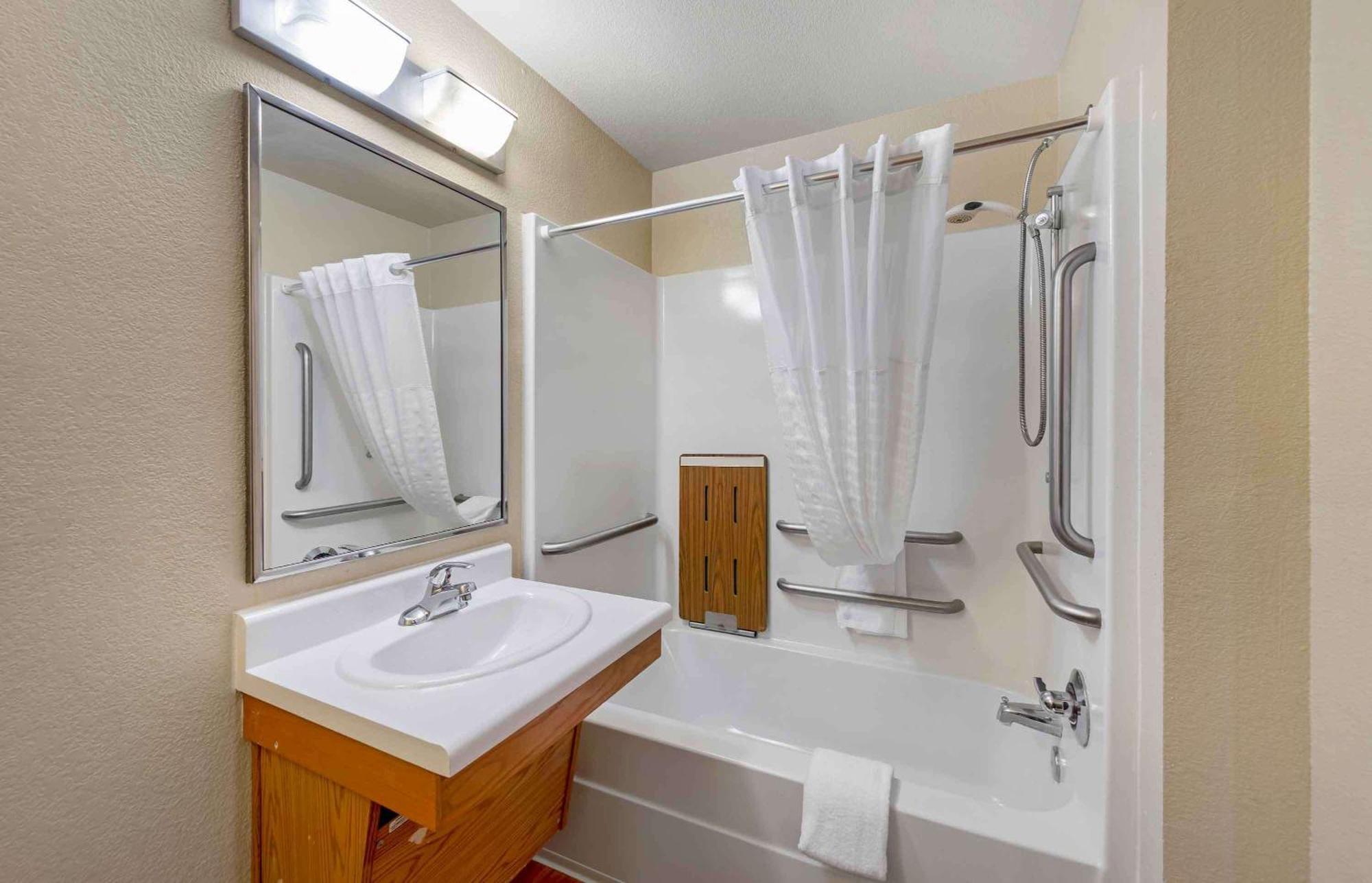 Extended Stay America Select Suites - Kansas City - South - I-49 Экстерьер фото